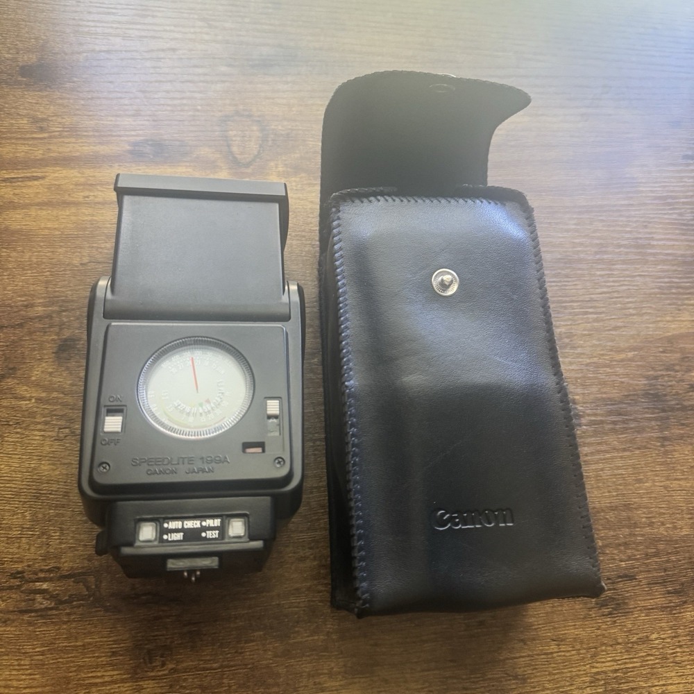 Canon Speedlite 199A Shoe Mount Film Flash And Case